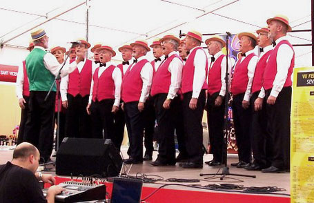 The chorus singing in Moraira
